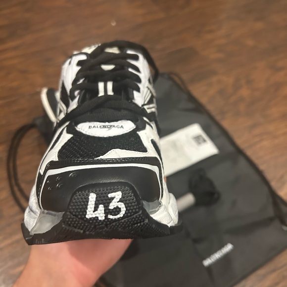 Balenciaga Runner Size 10 - Picture 5 of 7